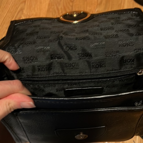 Michael kors soft leather cross body with leopard print - Picture 2 of 5